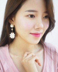 윤아 웨딩 꽃 귀걸이