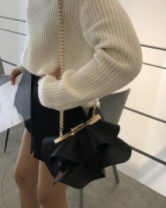 가죽프릴 체인 크로스백