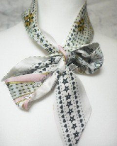 실크100% 레터링 트윌리 방도 스카프