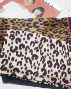 가을 대세 호피 사각 스카프