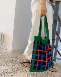 가을 모던 체크무늬 니트 숄더백