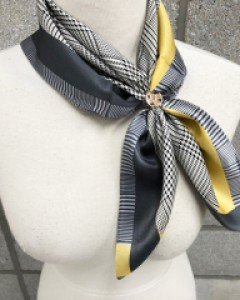 실크 100% 체크 테두리 포인트 스카프