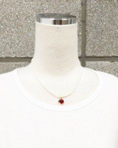 앵두 화이트 비즈 목걸이