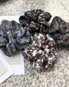 강민경 아이유 페이즐리 곱창밴드 스크런치 슈슈 헤어끈 머리끈