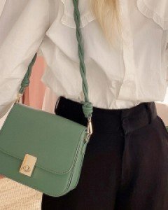 스퀘어 골드 버클 장식 크로스백