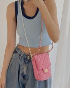 미니사이즈 진주 체인 스트랩 퀼팅 크로스백
