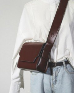 빅 스트랩 사각 박스 크로스백