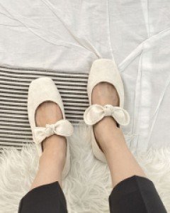 발등 리본 포인트 스웨이드 플랫