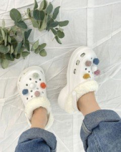 폼폼 장식 털 실내화 슬리퍼