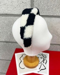 체커보드 뽀글이 볼륨 퍼 머리띠 헤어밴드