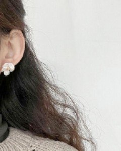 진주 꽃 귀걸이