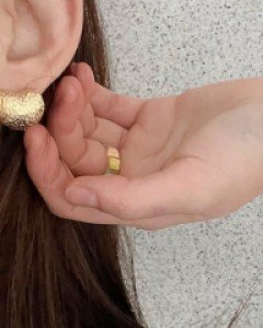 빗금 볼륨 하트 귀걸이