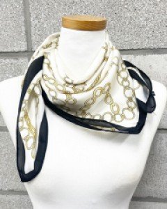 사슬 고리 장식 사각 스카프