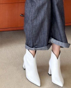 앞코 뾰족 7cm굽 앵클부츠 화이트 핑크