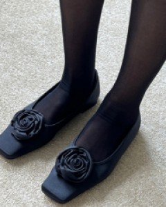 새틴 장미 코사지 플랫  255사이즈