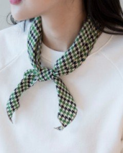 P9242 하운드 체크 삼각 스카프(브라운)