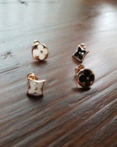 네잎 클로버 귀걸이 은 실버 925 골드 화이트 블랙 크로버