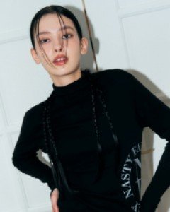 [NF] SORORITY HAND WARMER TURTLENECK TEE (BLACK)_F22ZB338