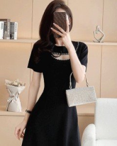 넬리아 트여있는 감각적인 원피스 - 시원한 여름 니트 소재