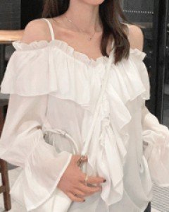 아만다 프릴가득 페미닌 블라우스