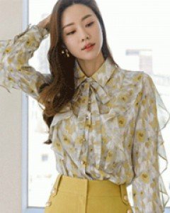 [루이스엔젤] 그린듯한 우아함 끌로드 플라워 러플 블라우스