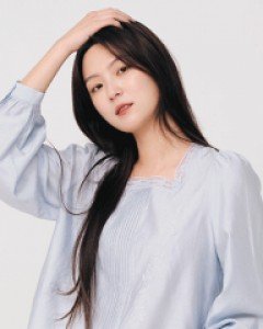 엠마 레이스 자수 스퀘어넥 블라우스