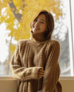 스타일리쉬 보들 꽈배기 니트 폴라티