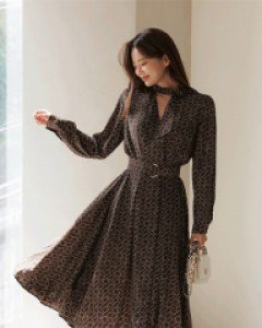 시그니쳐  D링 벨트 세트 핀턱 플레어 원피스