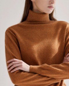 [Theonme] 아일로 라쿤 블렌드 하이넥 니트 톱