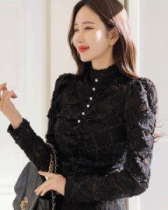 라올 러플레이스 반하이넥 진주 셔링 슬림 블라우스
