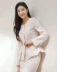 에브로 퍼플럼 쥬얼리버튼 노카라 자켓