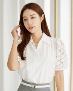 레이노 플라워 레이스 퍼프 소매 셔링 블라우스