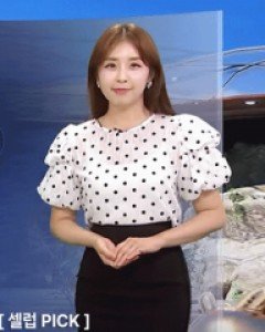 [셀럽 PICK] 바인트 셔링 퍼프 도트 라운드 블라우스