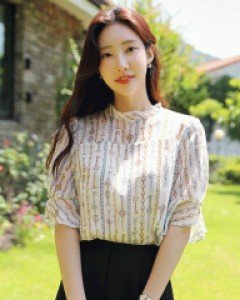 [루이스엔젤] 모벨즈 체인 패턴 프릴 진주 소매 5부 블라우스