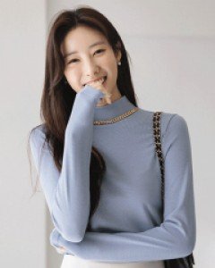 [루이스엔젤] 몰리뉴 골드 체인 하프네클리스 반하이넥 티셔츠