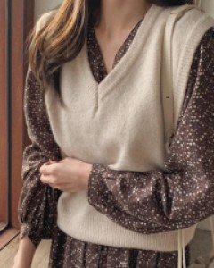 윈썸 브이넥 크롭 니트베스트 - 3color