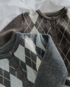 밀키 세미크롭 아가일 가디건 - 3color