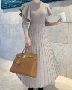 비비안느 어깨프릴 니트 롱 플리츠원피스