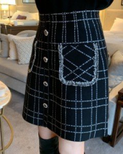 이븐 진주버튼 포인트 체크 니트스커트