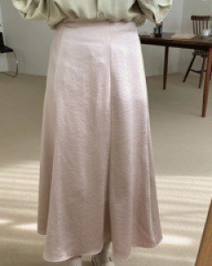 올프 새틴 플레어스커트_S,M-3color, 고급스러움 가득한 새틴-롱플레어 핏으로 살랑살랑! - 스타일티바