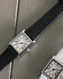 데르 소가죽스퀘어시계-고급스러운 소가죽~ 가죽시계-다양한 룩에 잘 어울어져요 :) - 스타일티바