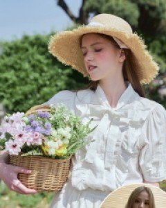 [블랙핑크 지수 착용] the Alps Ribborn Ruffle Blouse ( white )