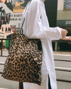 쇼이즈 레오파드 레더 숄더백