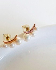 천연 담수 진주 크레센트 귀걸이