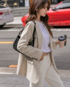 매니시한 무드의 원버튼 베이직 자켓