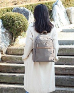 가벼운 라운드 포켓 백팩 B10478