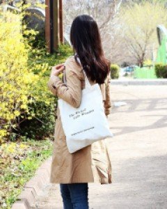 가벼운 레터링 숄더백 E10579