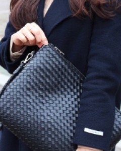 리얼 매쉬 핸드 클러치백 Y71749