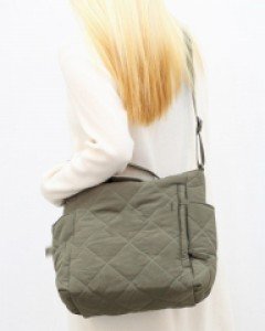 가벼운 누빔 패딩 크로스백 K22649