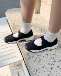 리프트 메쉬스니커즈